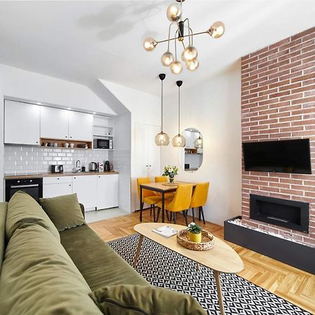 Modern Living Apt - Emberly - Private Parking Novi Sad Extérieur photo