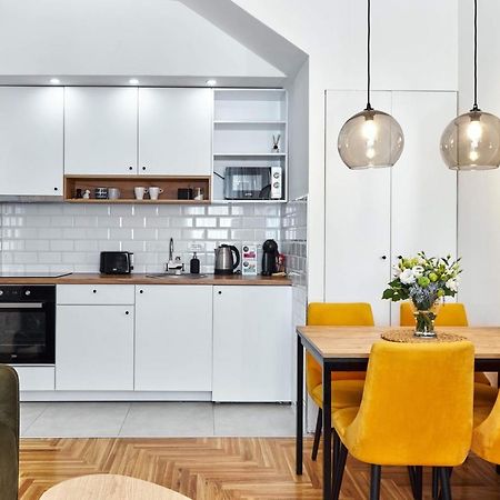 Modern Living Apt - Emberly - Private Parking Novi Sad Extérieur photo